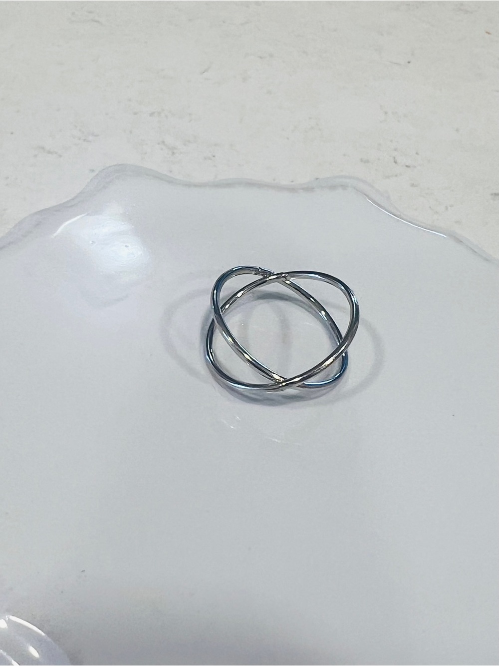 Elegant Interlocking Silver Knot Ring - size 7